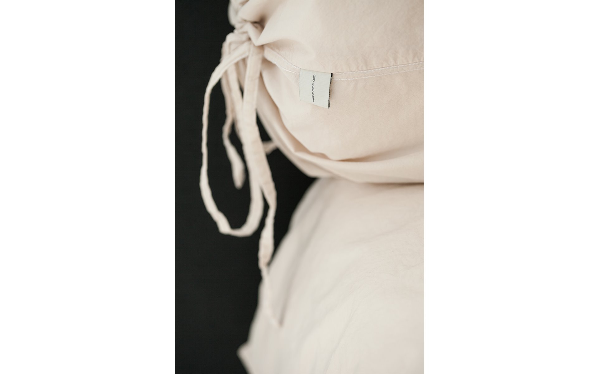 Mrs.Me Neckroll Stilo Powder detail 1920x1200